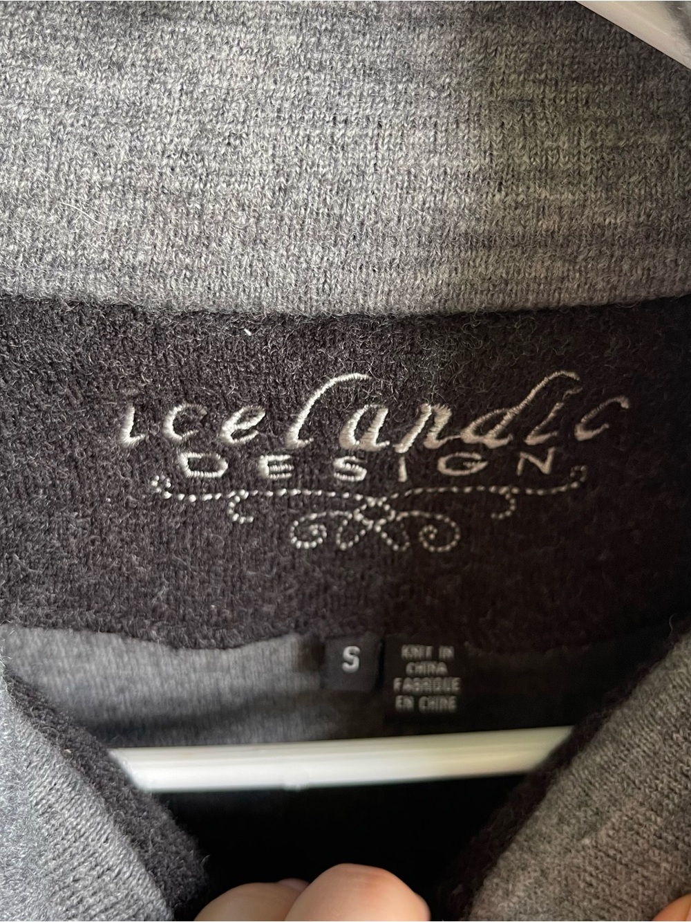 Icelandic Design 100% Wool Women’s Cardigan Sweater Size S Grey Artsy Layers - Picture 2 of 10